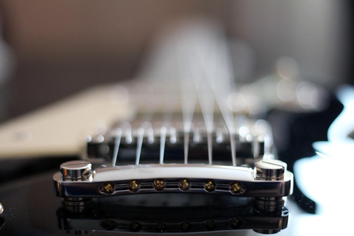 弦乐器封面图片