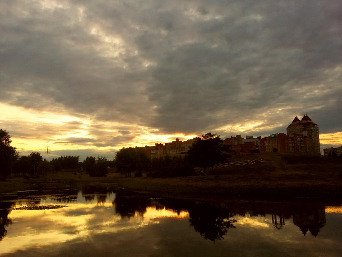 自由天空图片素材_自由天空图片素材下载_自由天空背景素